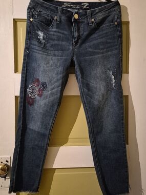 Seven7 Dark Blue Capri Jeans with Embroidered Floral Accent
